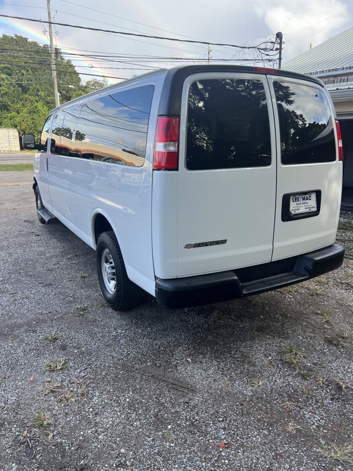 Used 2022 Chevrolet Express 3500 LS RWD image 4