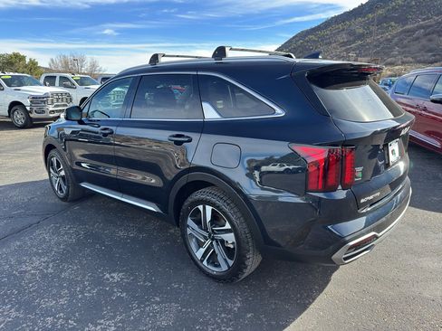 Used 2023 Kia Sorento EX image 5