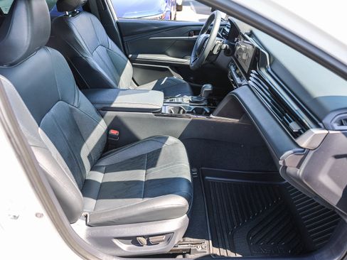 Used 2025 Toyota Camry XSE FWD image 7