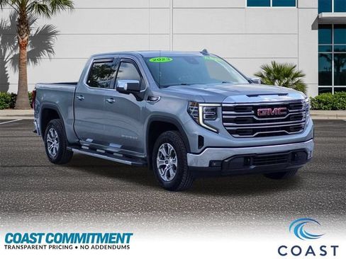 Used 2023 GMC Sierra 1500 SLT AWD/4WD image 3