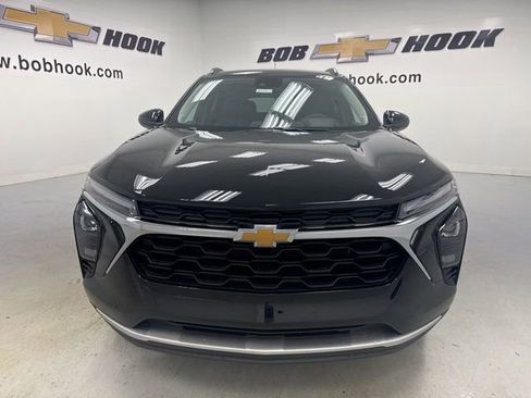 New 2026 Chevrolet Trax LT w/ Driver Confidence Package FWD image 2