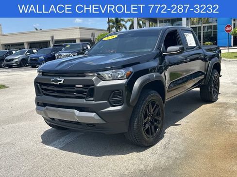 Used 2025 Chevrolet Colorado Trail Boss AWD/4WD image 3