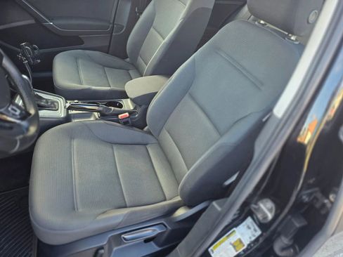 Used 2016 Volkswagen Golf S image 9