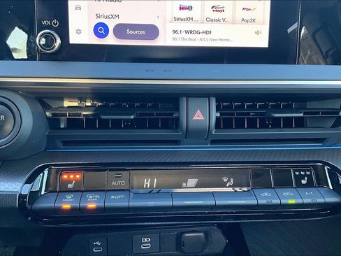 Used 2023 Toyota Prius XLE image 32