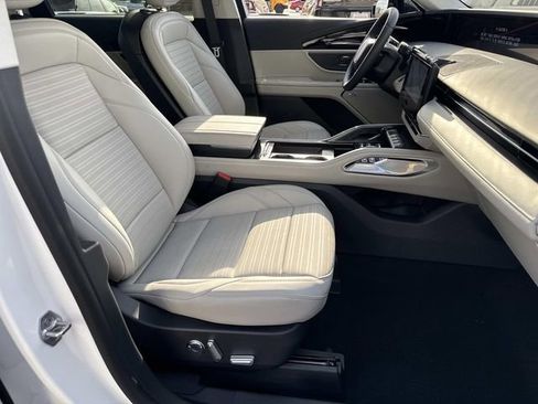 New 2026 Lincoln Nautilus Reserve image 8