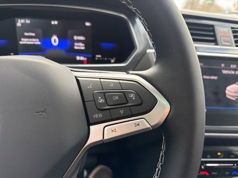 Used 2022 Volkswagen Tiguan SE image 19
