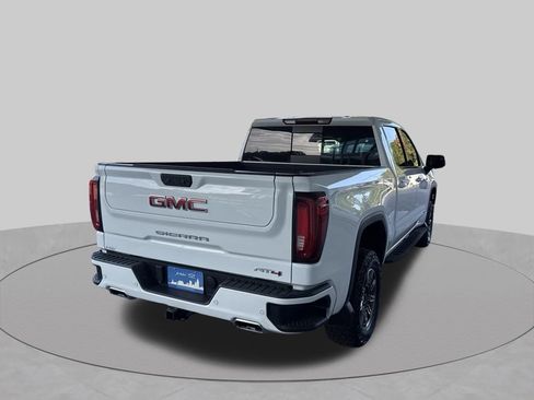 Used 2024 GMC Sierra 1500 AT4 w/ AT4 Premium Package AWD/4WD image 8