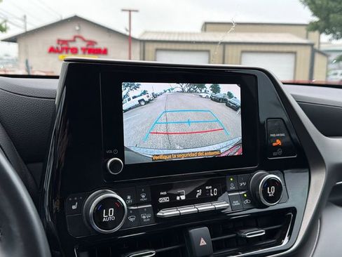 Used 2023 Toyota Highlander XLE FWD image 30
