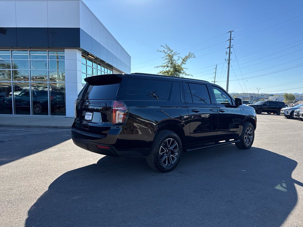 Used 2024 Chevrolet Suburban Z71 w/ Luxury Package AWD/4WD image 10