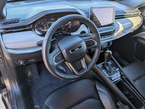 Used 2024 Jeep Compass Limited image 10