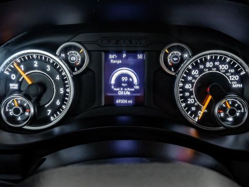 Used 2022 RAM 2500 Tradesman w/ Chrome Appearance Group image 19