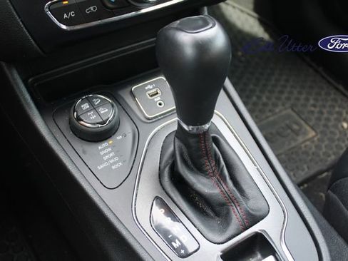 Used 2022 Jeep Cherokee Trailhawk w/ Sun, Sound & Nav Group image 18