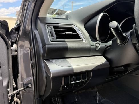 Used 2018 Subaru Outback 2.5i AWD/4WD image 11