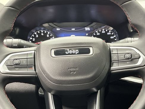 Used 2025 Jeep Compass Trailhawk AWD/4WD image 13