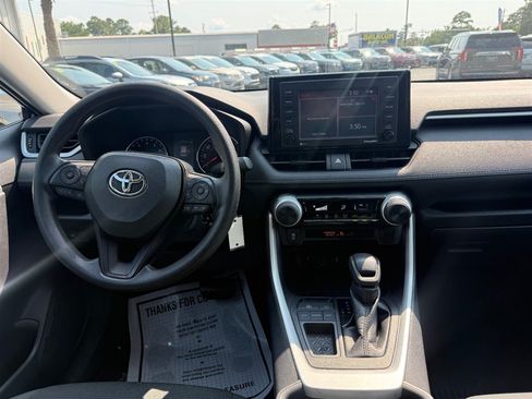 Used 2020 Toyota RAV4 LE FWD image 10