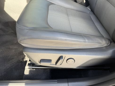 Used 2024 Kia Niro EX image 32