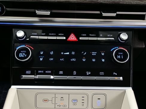 Certified 2024 Hyundai Santa Fe Limited AWD/4WD image 23