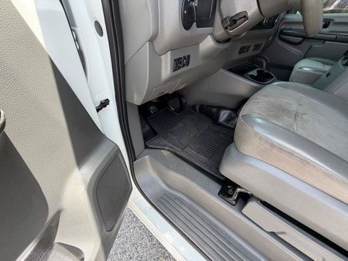 Used 2018 Nissan NV 2500 SV RWD image 19