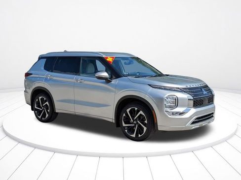 Used 2024 Mitsubishi Outlander SEL image 2