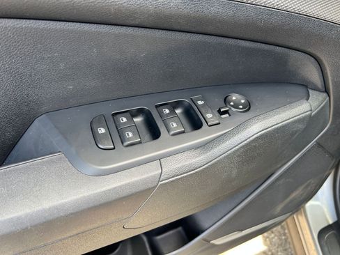 Used 2025 Kia Sportage LX FWD image 18
