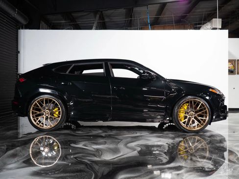 Used 2020 Lamborghini Urus image 6