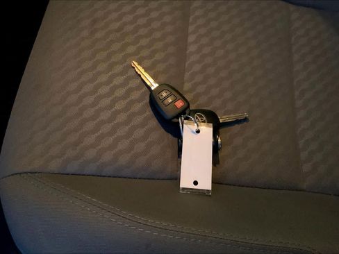 Used 2022 Toyota Tacoma SR5 w/ Technology Package image 14