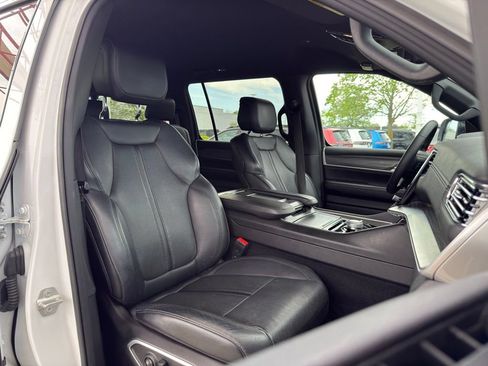 Used 2024 Jeep Wagoneer L Series II w/ Flexible Seating Group AWD/4WD image 42