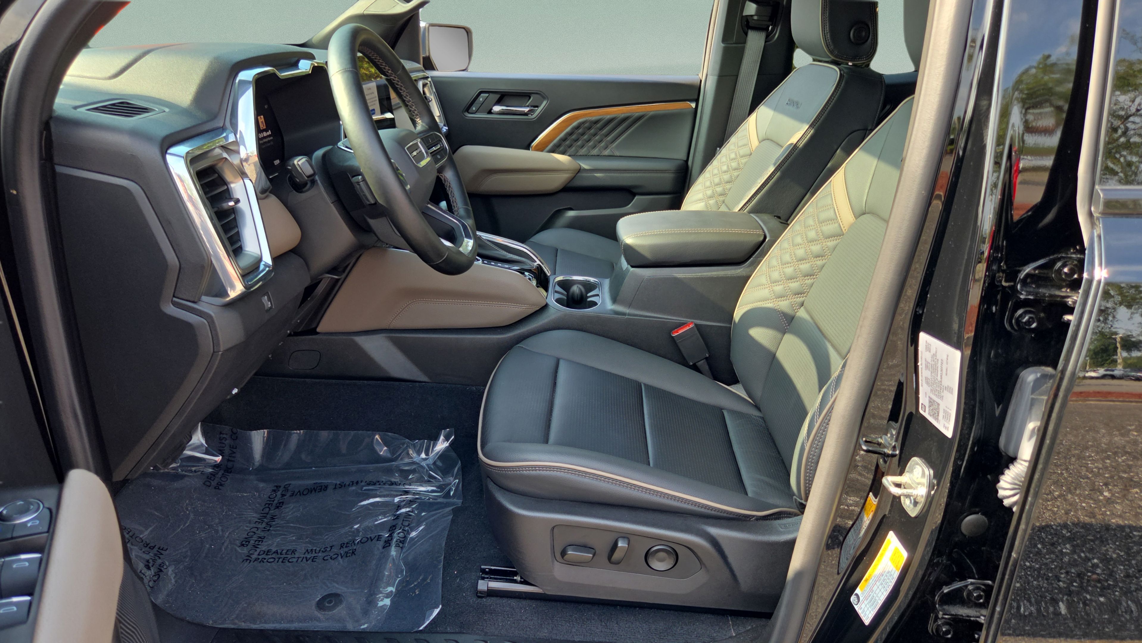 Certified 2024 GMC Canyon Denali AWD/4WD image 9