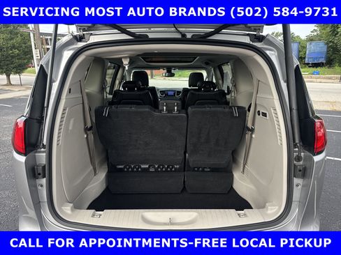 Used 2017 Chrysler Pacifica Limited image 13