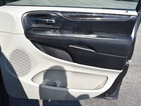 Used 2012 Dodge Grand Caravan American Value Package FWD image 34