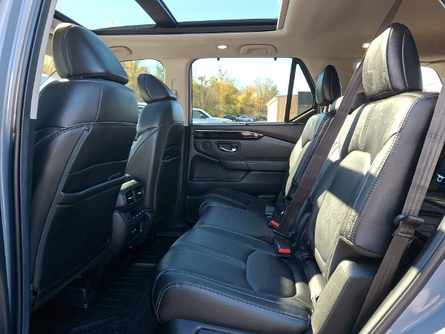 Used 2024 Honda Pilot Touring image 11
