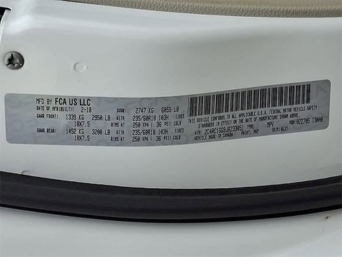 Used 2018 Chrysler Pacifica Limited image 29