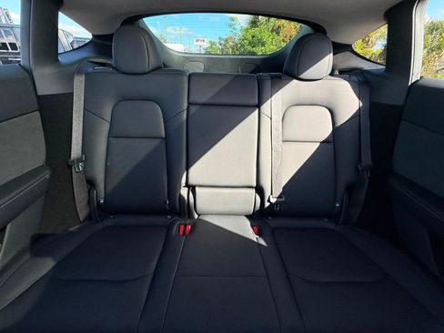 Used 2025 Tesla Model Y Long Range image 17