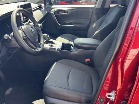 Used 2025 Toyota RAV4 XLE AWD/4WD image 10