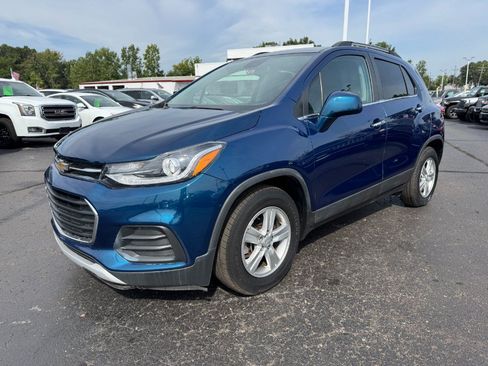 Used 2019 Chevrolet Trax LT w/ Driver Confidence Package FWD image 1