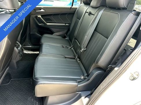 Used 2022 Volkswagen Tiguan SE w/ Panoramic Sunroof Package FWD image 19