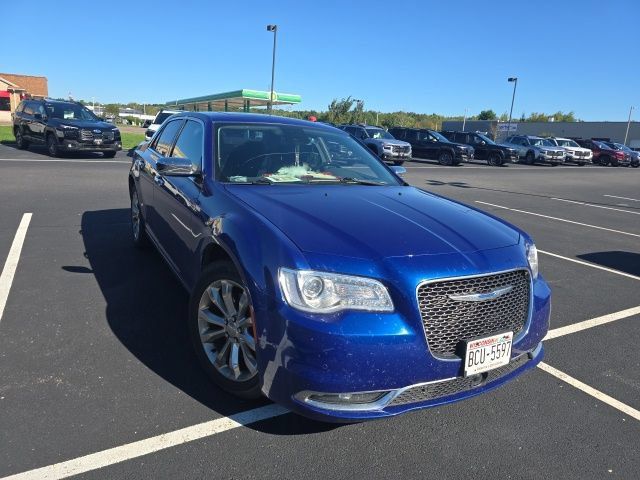 Used 2019 Chrysler 300 Limited w/ Safetytec Plus Group AWD/4WD image 4