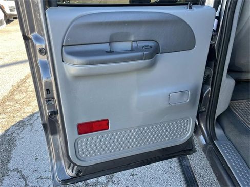 Used 2004 Ford F350 XLT image 16
