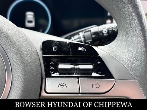 Used 2024 Hyundai Elantra SEL image 17