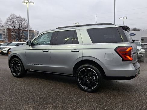 Used 2023 Ford Expedition Limited image 7