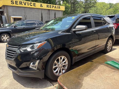 Used 2020 Chevrolet Equinox LS w/ LS Convenience Package FWD image 3