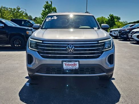 Used 2024 Volkswagen Atlas SE AWD/4WD image 4