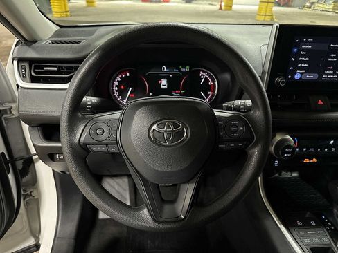 Used 2025 Toyota RAV4 XLE AWD/4WD image 18