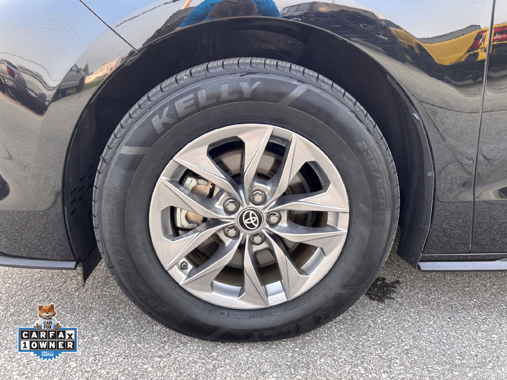 Used 2025 Toyota Sienna LE FWD image 35