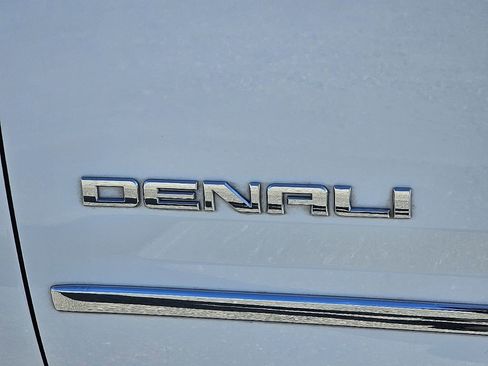 Used 2019 GMC Yukon XL Denali w/ Denali Ultimate Package image 15