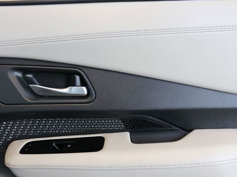 Used 2023 Nissan Ariya AWD image 36