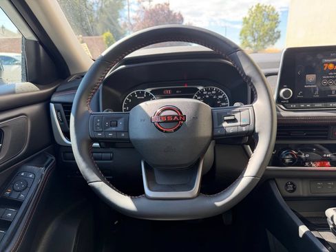 Used 2026 Nissan Rogue SV AWD/4WD image 9
