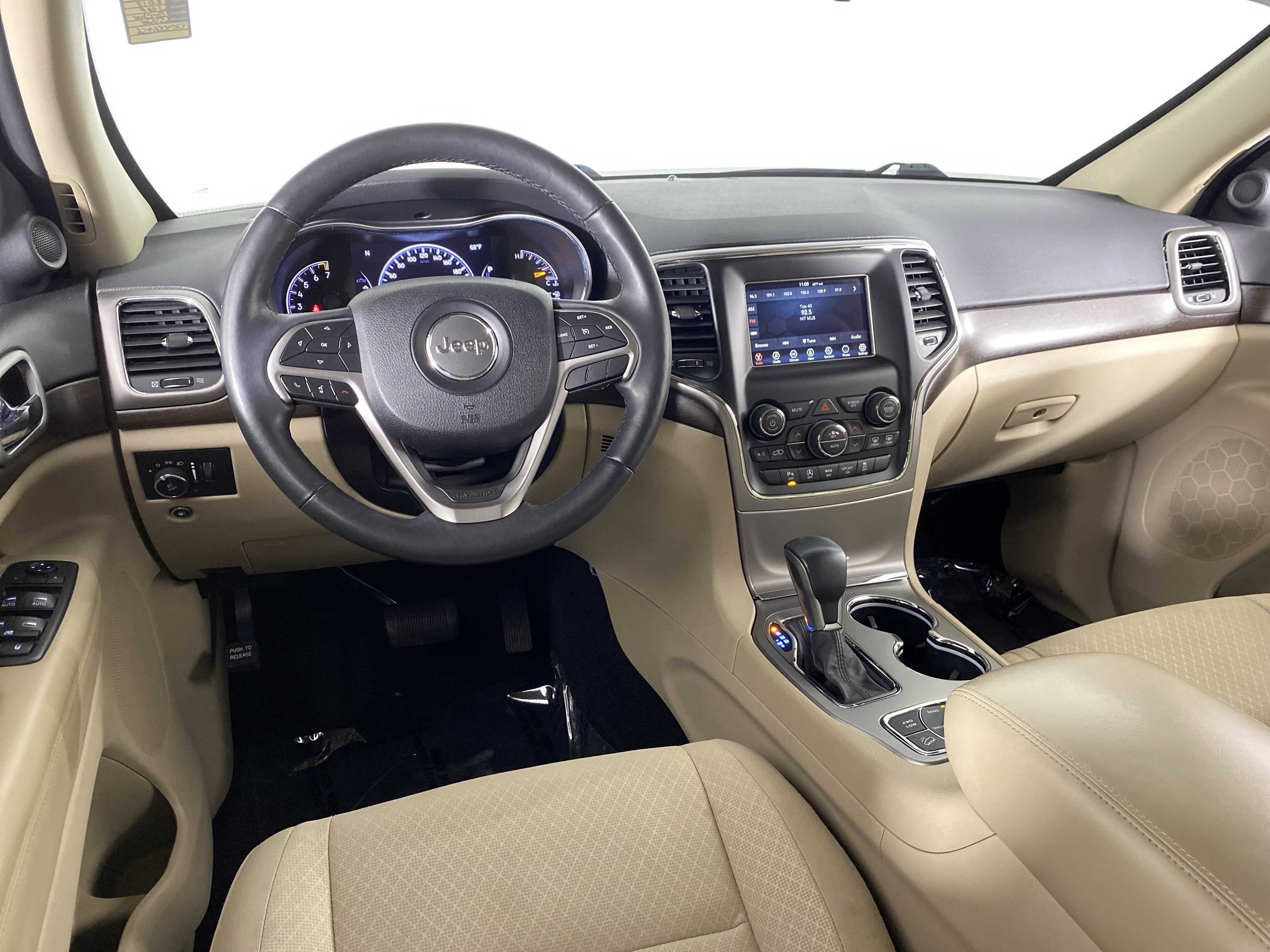 Used 2018 Jeep Grand Cherokee Laredo AWD/4WD image 18