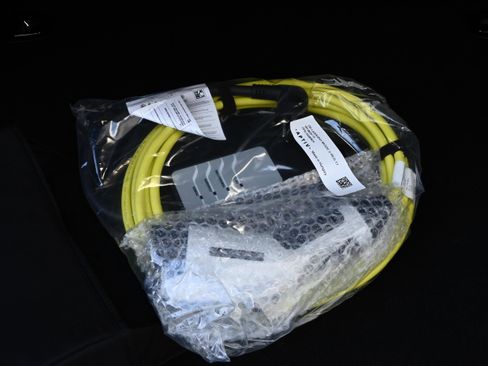 Certified 2022 BMW 530e w/ Premium Package image 38