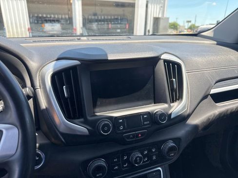 Used 2024 GMC Terrain SLT FWD image 10
